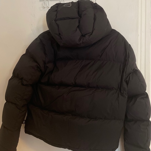 Aritzia Super Puff - Picture 1 of 3